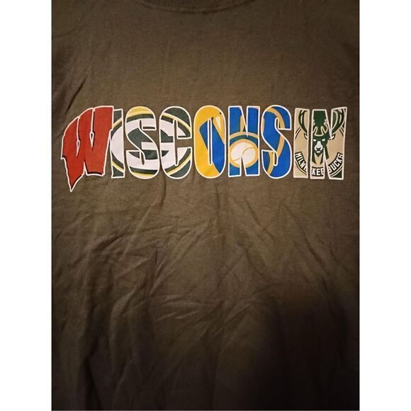 Wisconsin Pro Sports Team Men's T-shirt size XL - Picture 2 of 2
